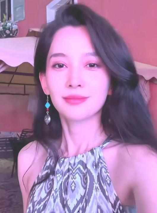 李萱最新爆料消息新闻视频,揭秘新闻视频背后的惊人真相